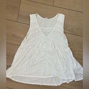 Cream tank with details